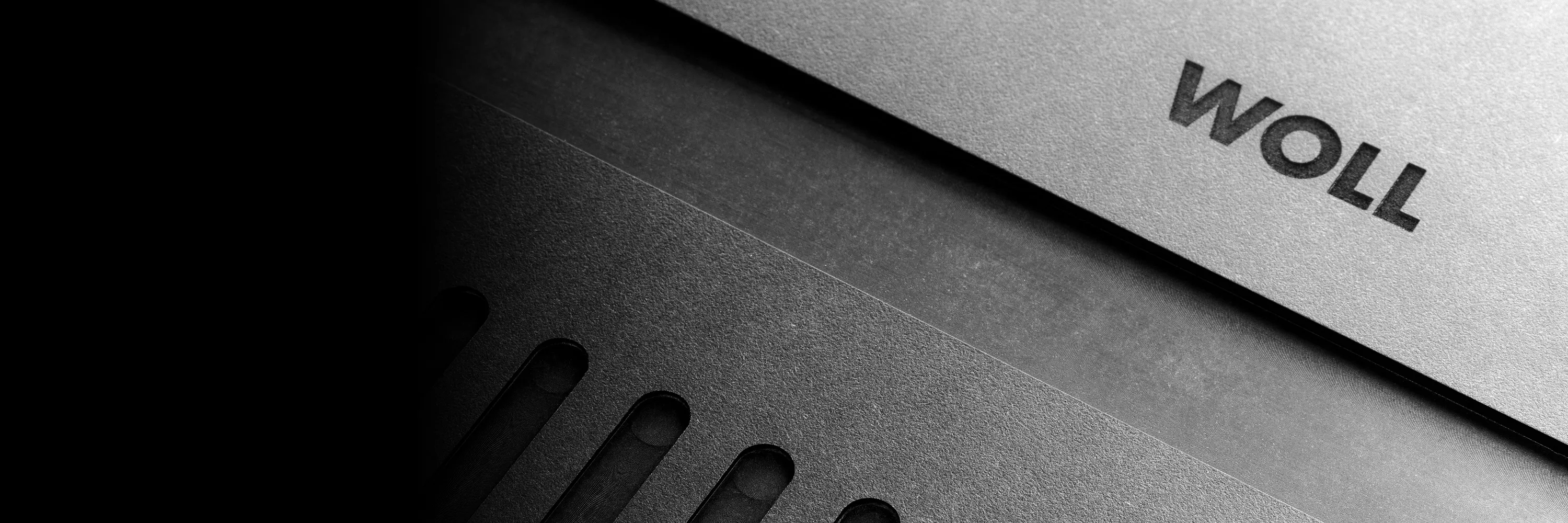 In der Detailansicht sind die Saftrillen des Schneidebretts der Serie Cut & Serve zu sehen.