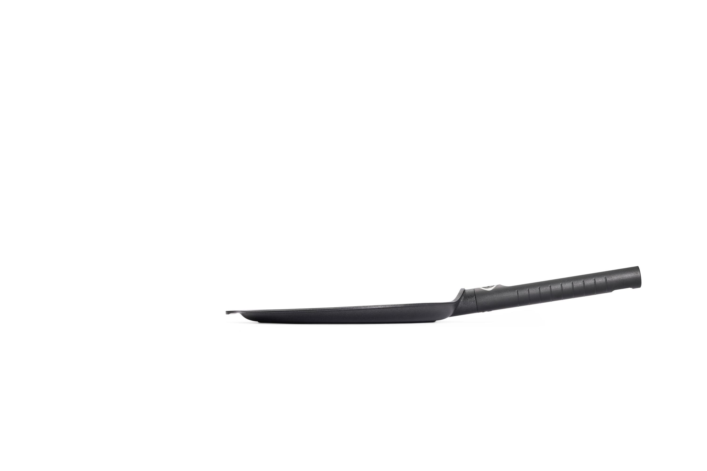 Logic XR Guss-Crêpepfanne Seitenansicht | Stiel - Fest | Alle Herdarten inkl. Induktion | 26cm